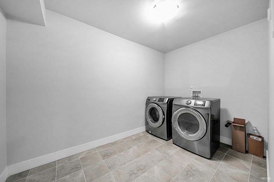 3 651 W 14th Street North Vancouver, BC - 38