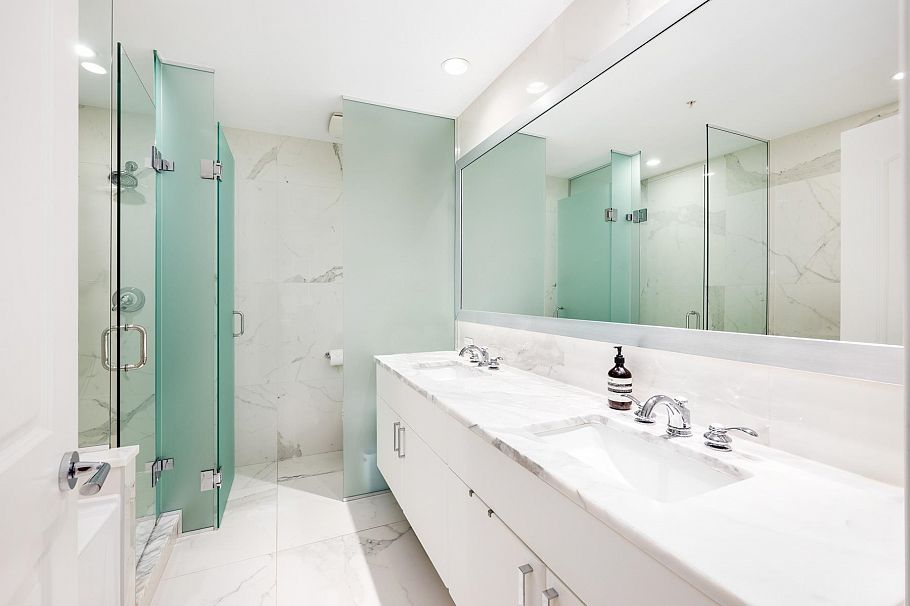 207 175 Victory Ship Way North Vancouver, BC - 16