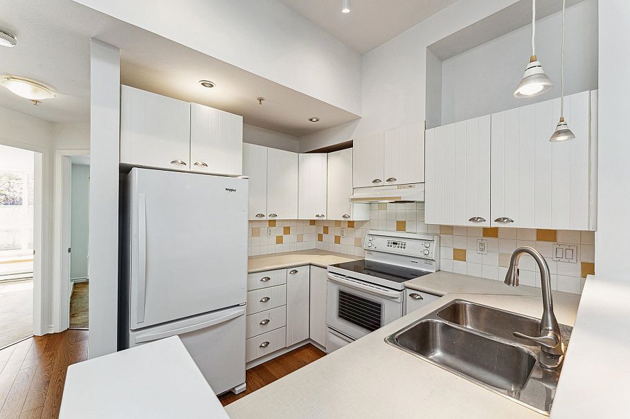 1 995 Lynn Valley Road North Vancouver, BC - 11