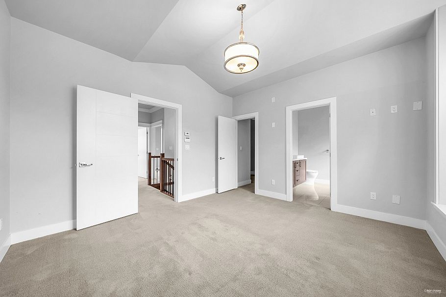 3 651 W 14th Street North Vancouver, BC - 24