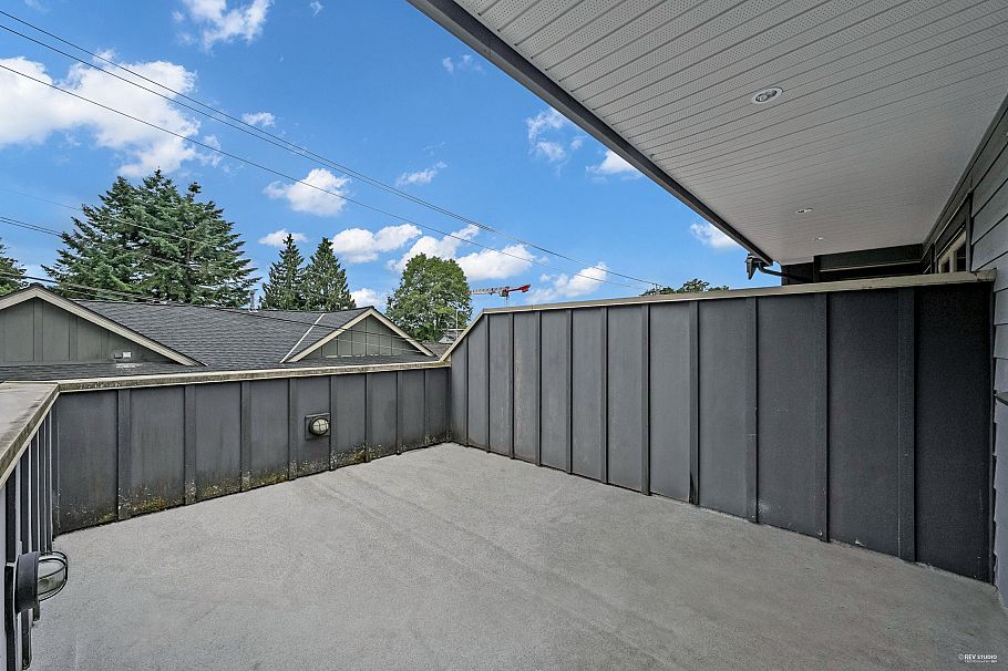 3 651 W 14th Street North Vancouver, BC - 39