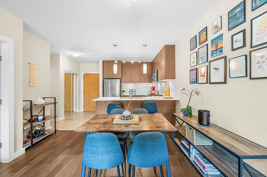 215 1330 Marine Drive North Vancouver, BC - 10