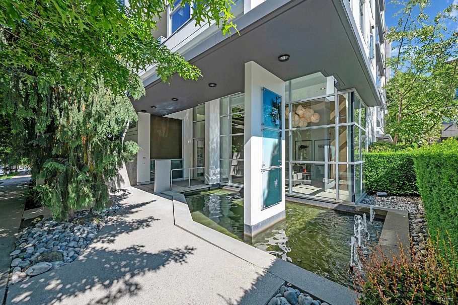 1108 158 W 13 Street North Vancouver, BC - 1