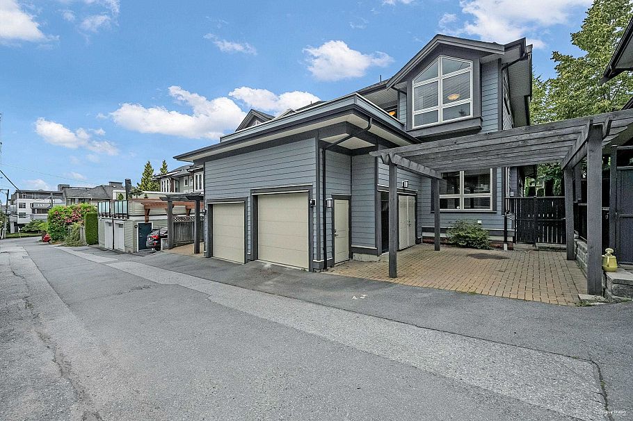 3 651 W 14th Street North Vancouver, BC - 1