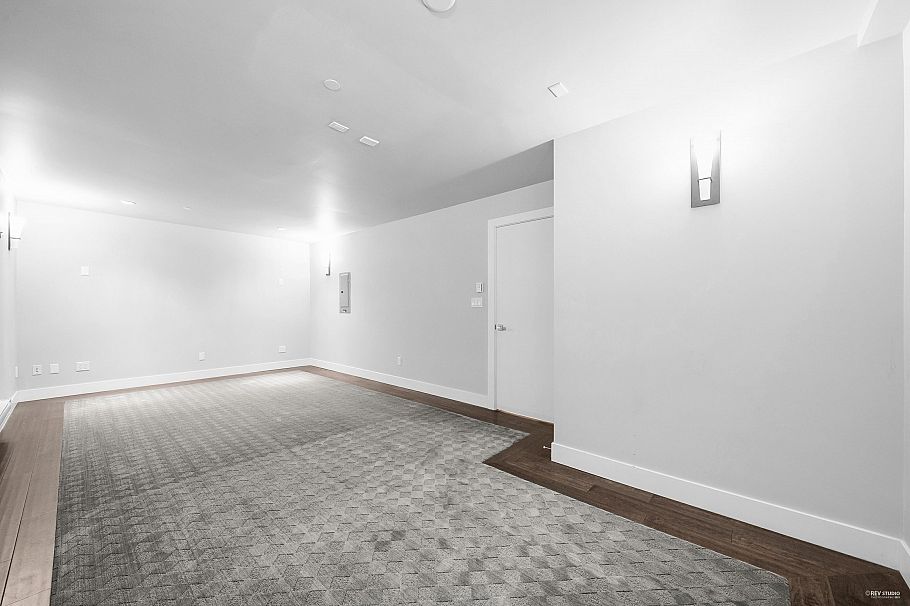 3 651 W 14th Street North Vancouver, BC - 34