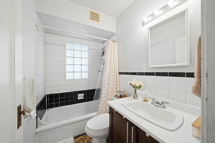 8594 Fremlin Street Vancouver, BC - 8