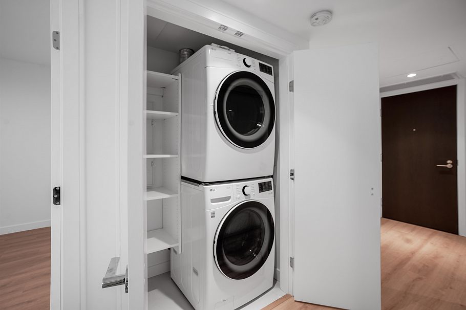 2202 1500 Fern Street North Vancouver, BC - 8