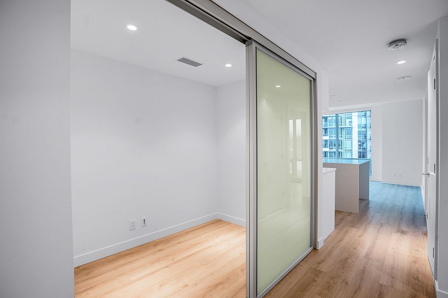 2202 1500 Fern Street North Vancouver, BC - 5