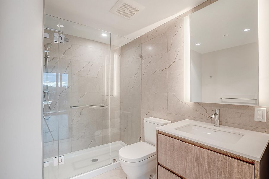 2201 1500 Fern Street North Vancouver, BC - 10