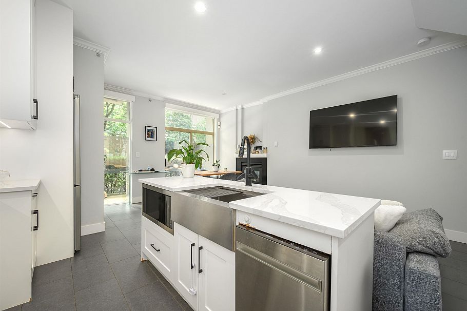 987 Richards Street Vancouver, BC - 10