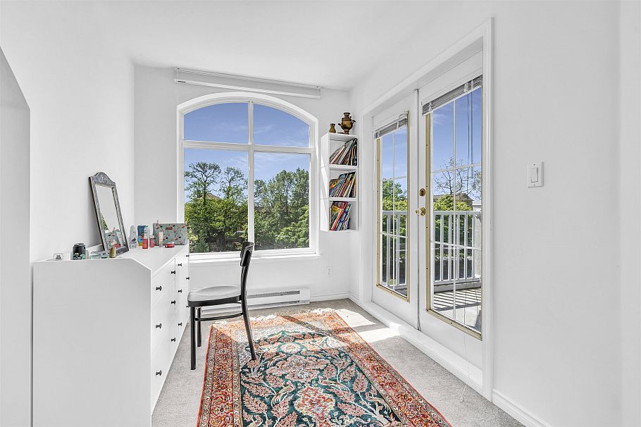 250 E Keith Road North Vancouver, BC - 20