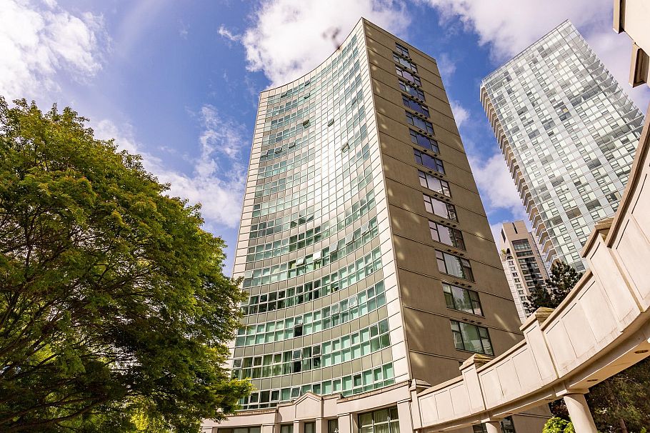 B1002 1331 Homer Street Vancouver, BC - 1