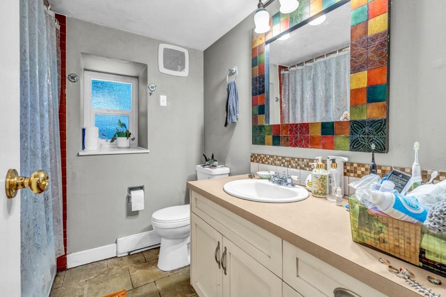 2575 W 3rd Avenue Vancouver, BC - 30