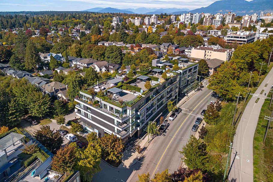 310 6333 West Boulevard Vancouver, BC - 3