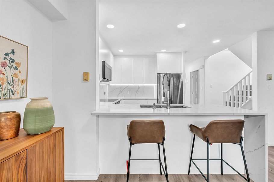 250 E Keith Road North Vancouver, BC - 13