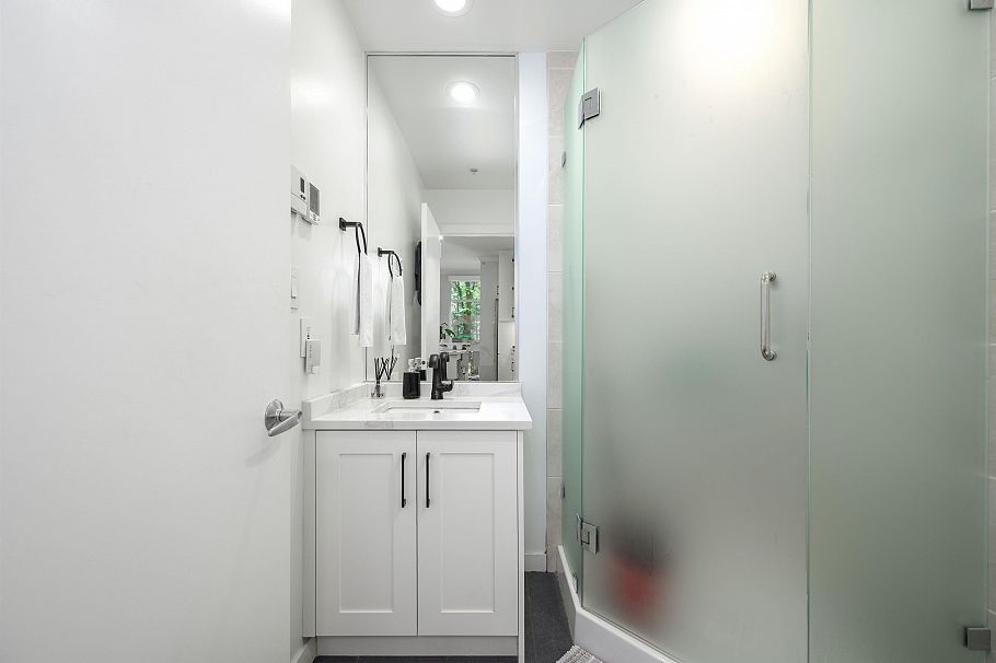 987 Richards Street Vancouver, BC - 11