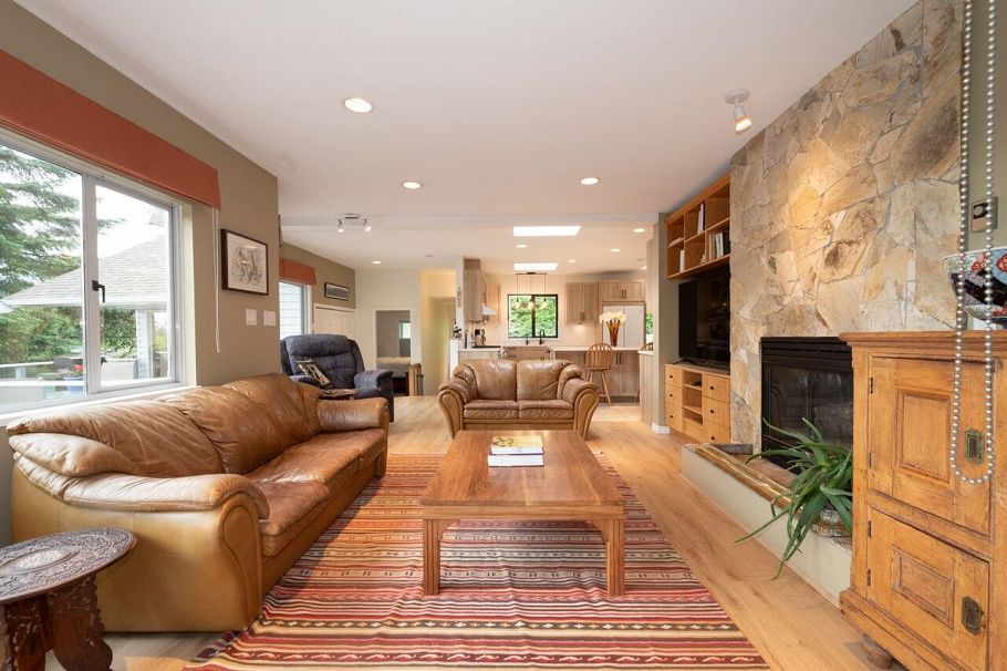 530 E Queens Road North Vancouver, BC - 11