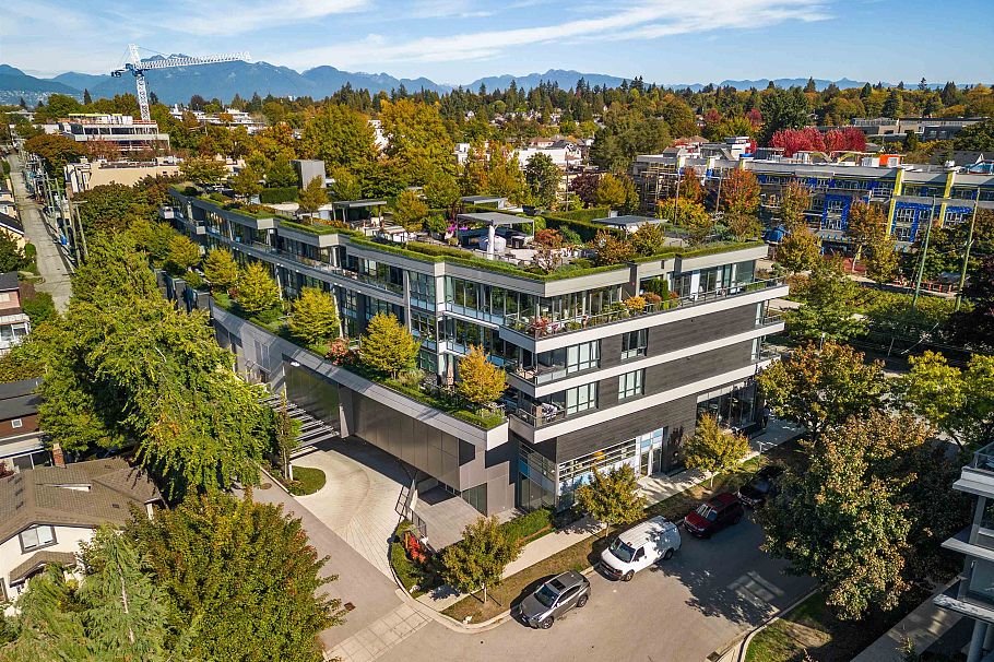 310 6333 West Boulevard Vancouver, BC - 1