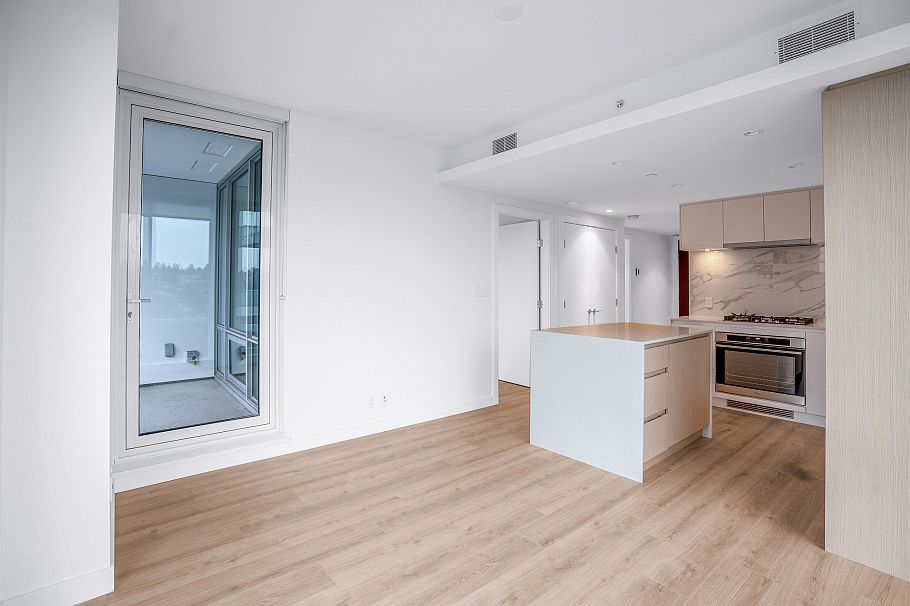 2202 1500 Fern Street North Vancouver, BC - 10