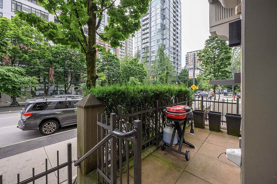 987 Richards Street Vancouver, BC - 19