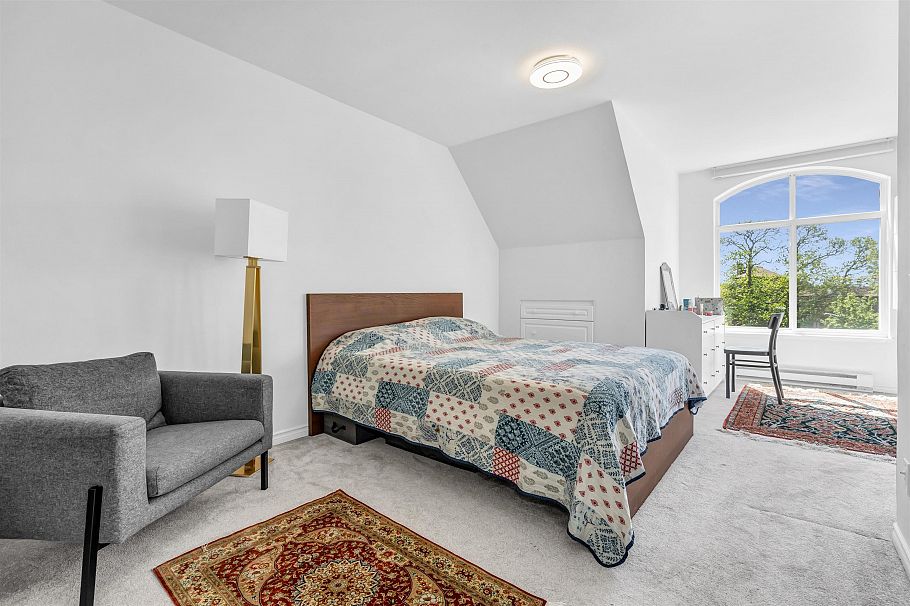 250 E Keith Road North Vancouver, BC - 19