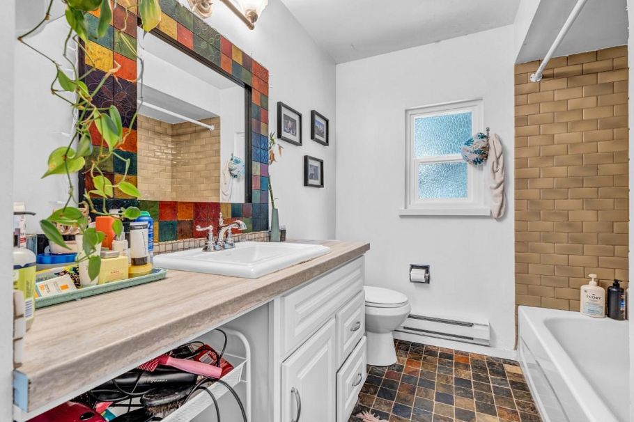 2575 W 3rd Avenue Vancouver, BC - 31