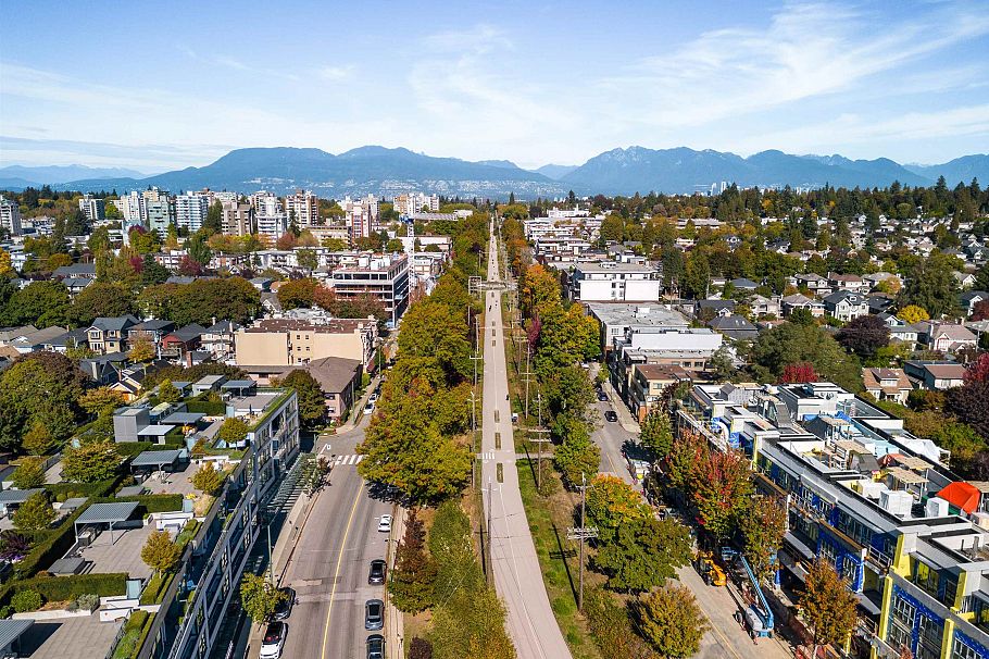 310 6333 West Boulevard Vancouver, BC - 4