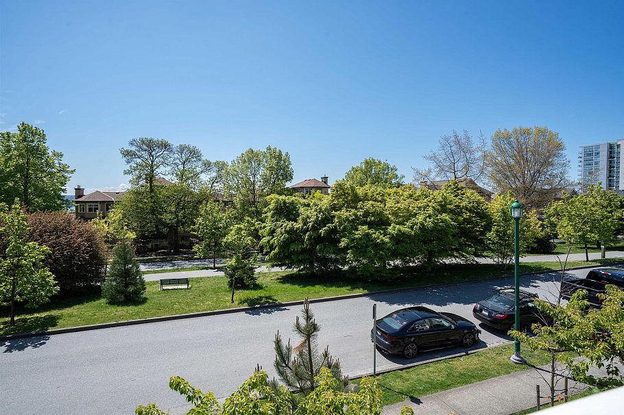 250 E Keith Road North Vancouver, BC - 22