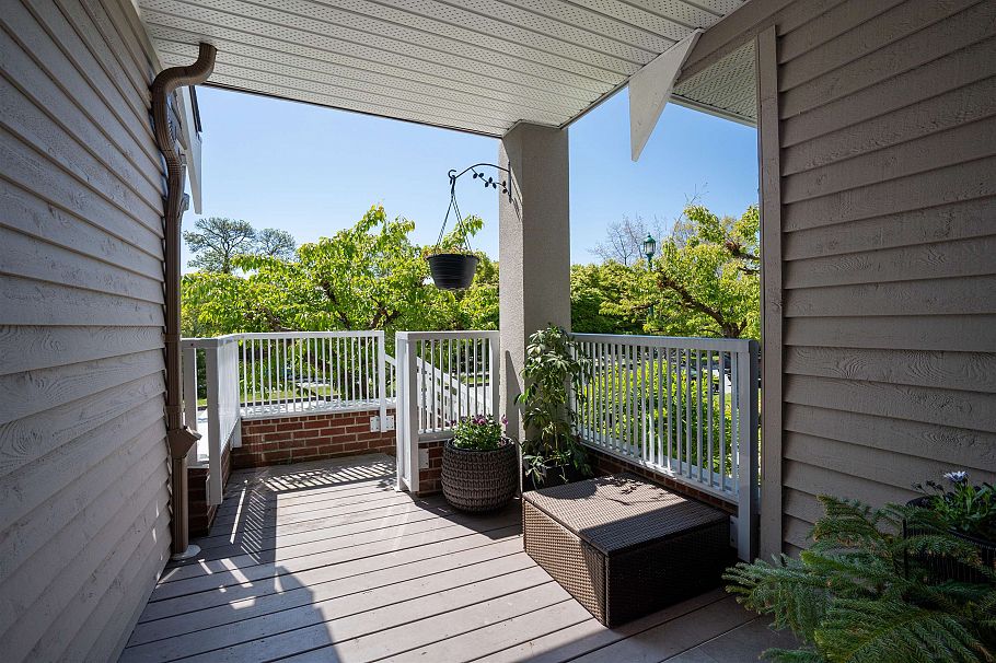 250 E Keith Road North Vancouver, BC - 3