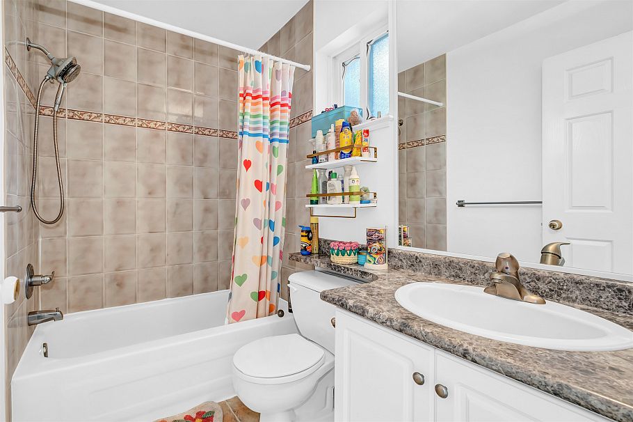 250 E Keith Road North Vancouver, BC - 25