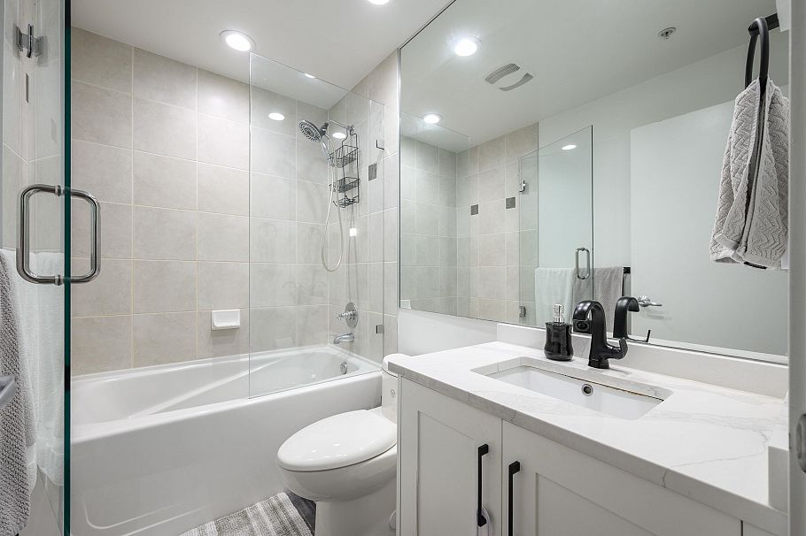 987 Richards Street Vancouver, BC - 16