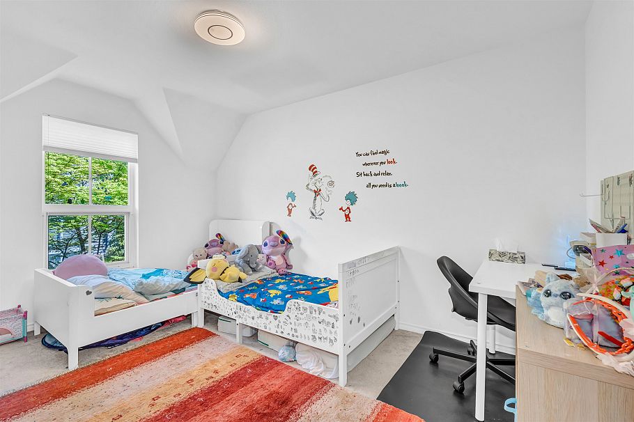 250 E Keith Road North Vancouver, BC - 27