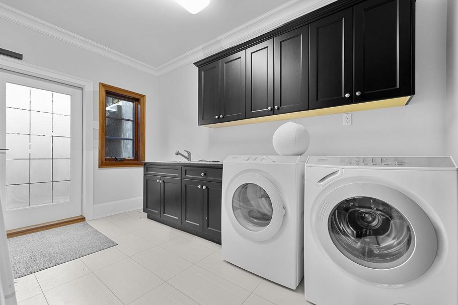 4085 W 36th Avenue Vancouver, BC - 40