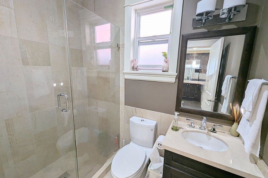 6466 Commercial Street Vancouver, BC - 6