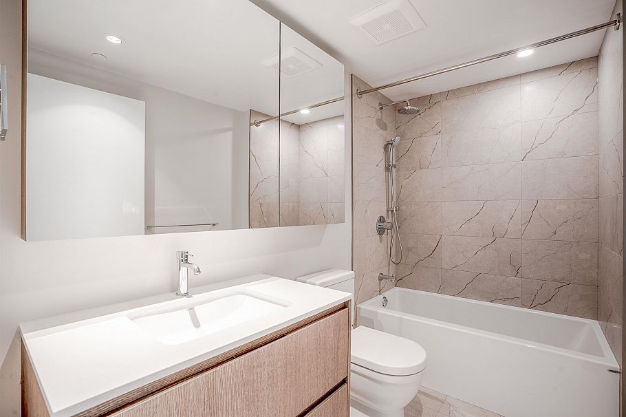 2201 1500 Fern Street North Vancouver, BC - 8