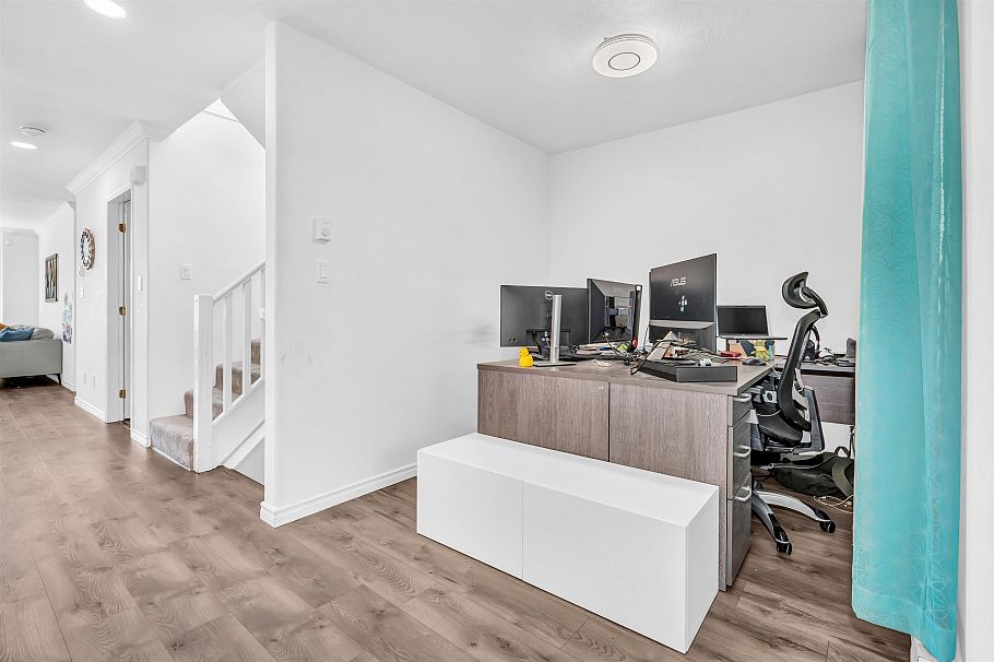 250 E Keith Road North Vancouver, BC - 18