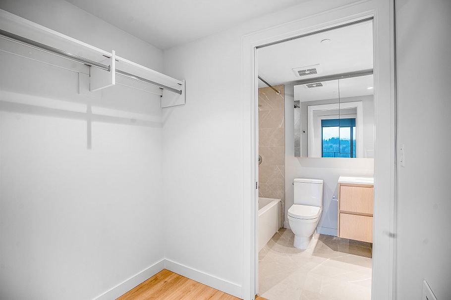 2202 1500 Fern Street North Vancouver, BC - 13