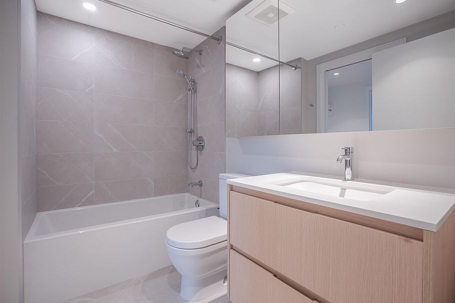 2202 1500 Fern Street North Vancouver, BC - 6