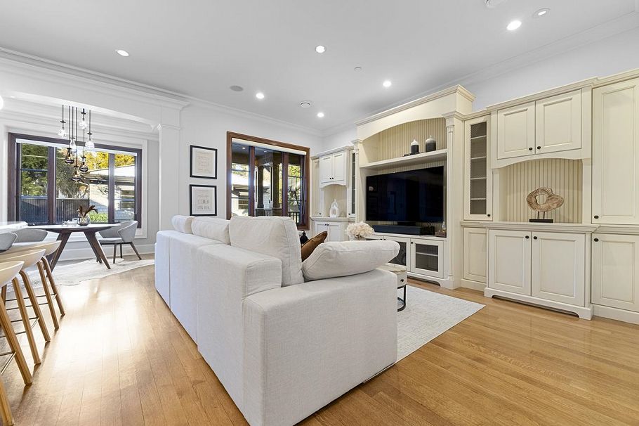 4085 W 36th Avenue Vancouver, BC - 9