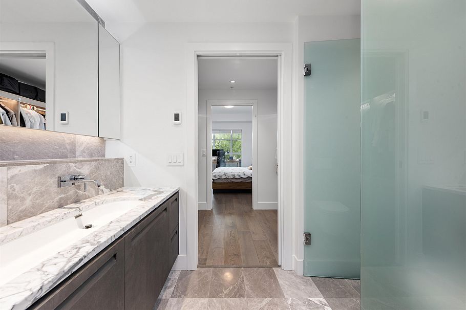 310 6333 West Boulevard Vancouver, BC - 11