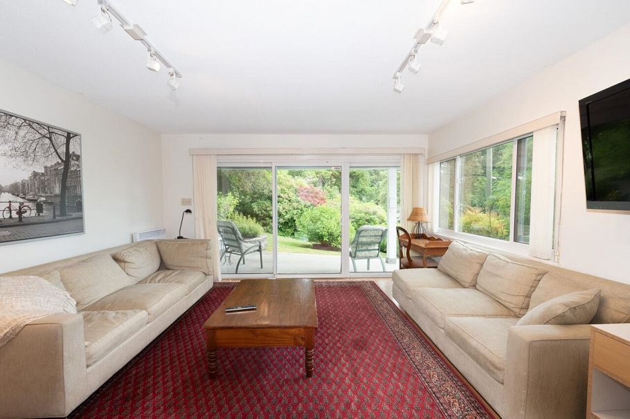 530 E Queens Road North Vancouver, BC - 25