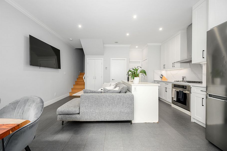 987 Richards Street Vancouver, BC - 4