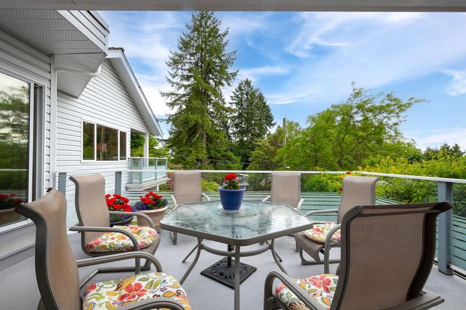 530 E Queens Road North Vancouver, BC - 16