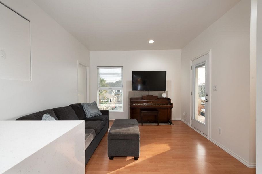 243 E 19th Street North Vancouver, BC - 15