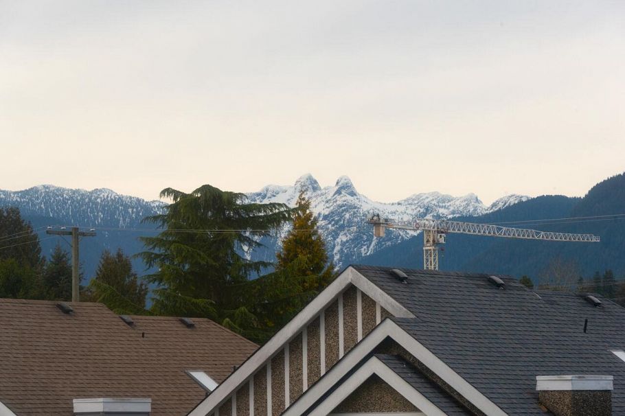 243 E 19th Street North Vancouver, BC - 26