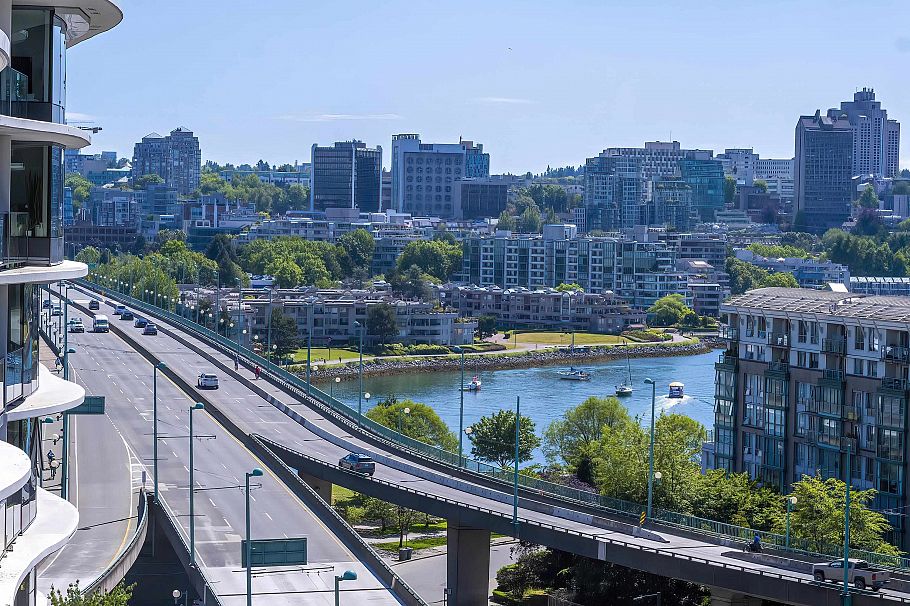 1219 68 Smithe Street Vancouver, BC - 1