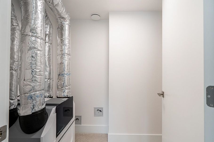 109 2085 E 1st Avenue Vancouver, BC - 28