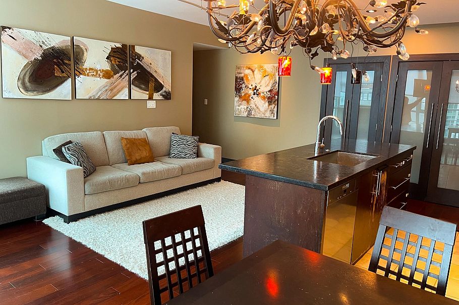 702 168 E Esplanade North Vancouver, BC - 1