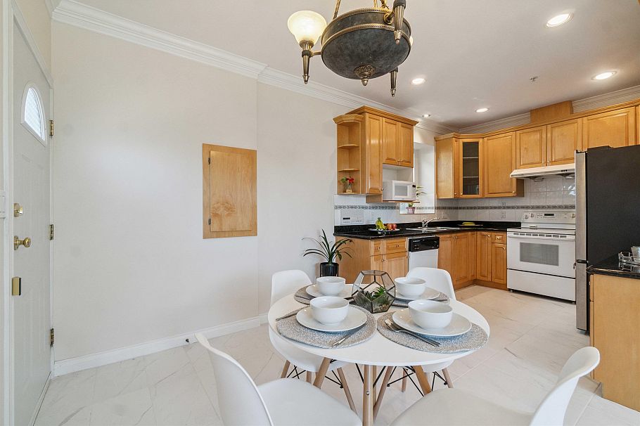 1303 W 67th Avenue Vancouver, BC - 6