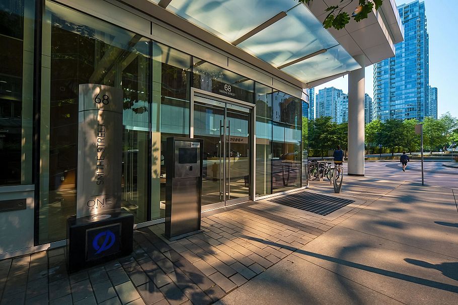 1219 68 Smithe Street Vancouver, BC - 25